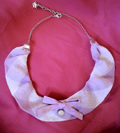 Collar cuadros rosa
